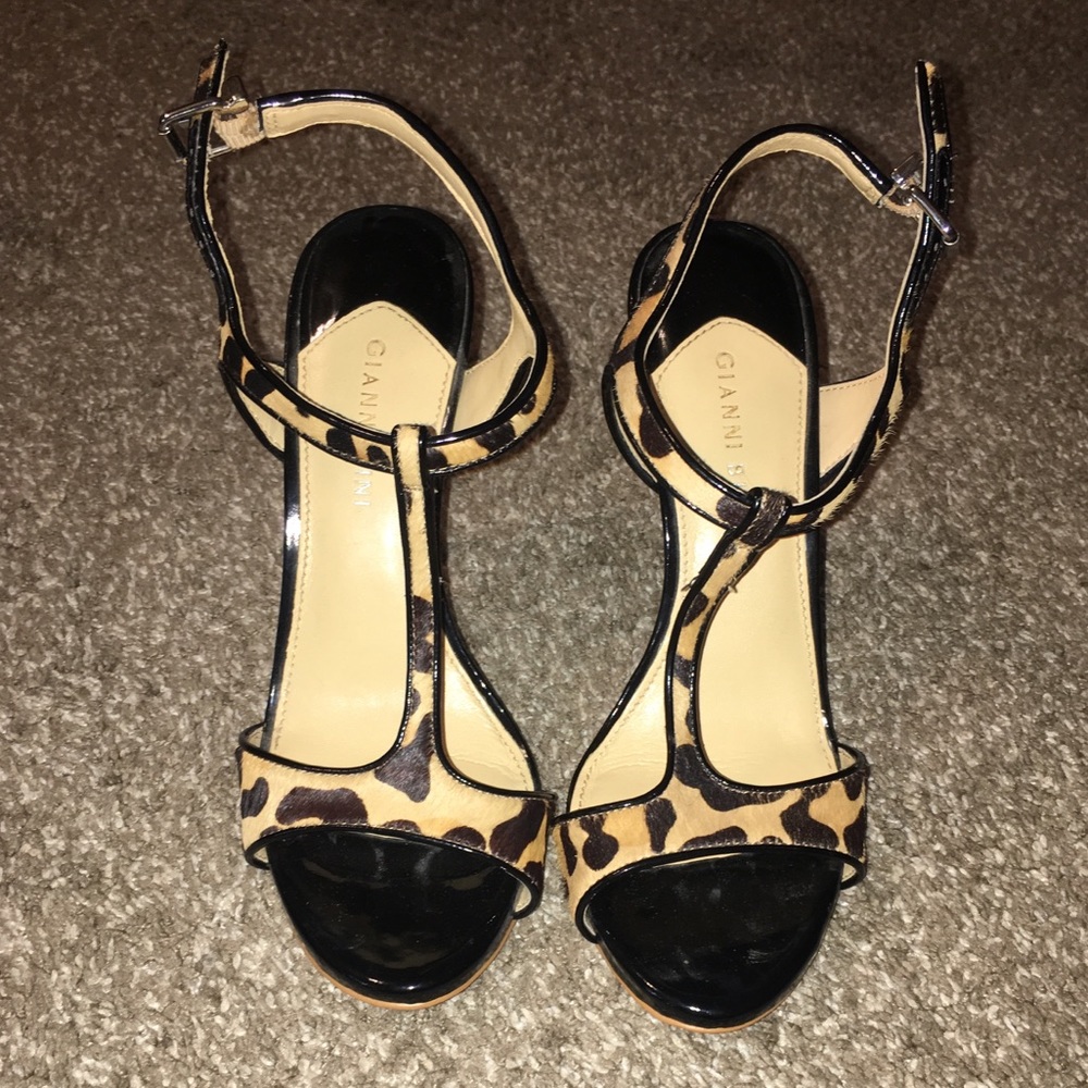 Gianni Bini Leopard Print Black & Tan T-Strap Heels